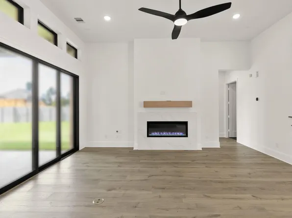 11738 Pitter Patter Dr, Montgomery, TX 77316