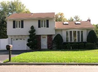 30 Henry Ave, Selden, NY 11784
