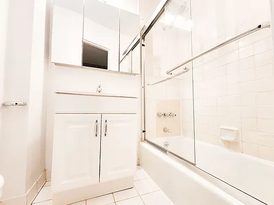 Rented by Avenues Real Estate | media 31