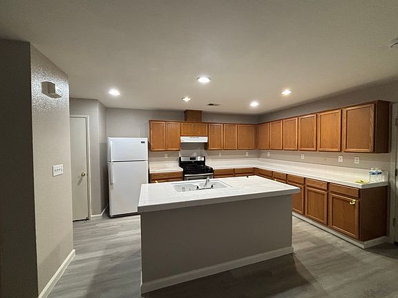 2nd image of 3196 Puffin Cir
