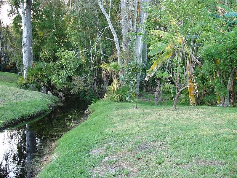2nd image of 146 Citrus Tree Ln
