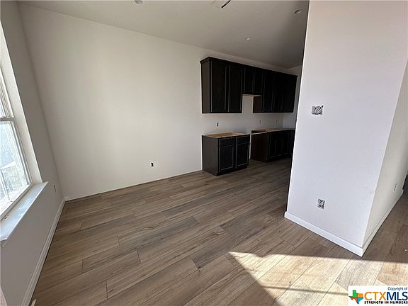 2nd image of 916 James Parker Cir