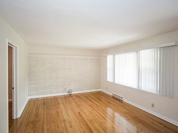 4th image of 3827 Sheridan Blvd