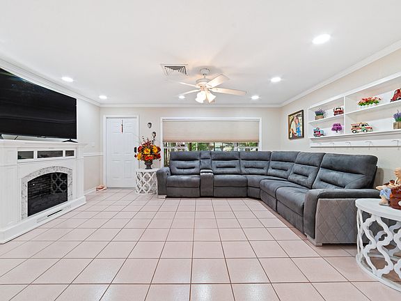 5th image of 3320 Sunrise Boulevard