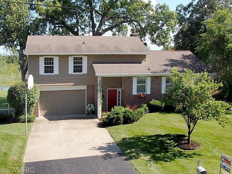 1st image of 512 Barberry Ave