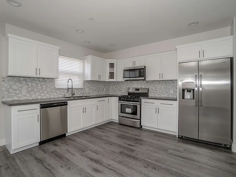3915 Brighton Ave #1/2 — Photo 7