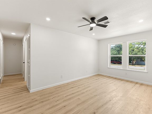 4th image of 420 Dogwood St
