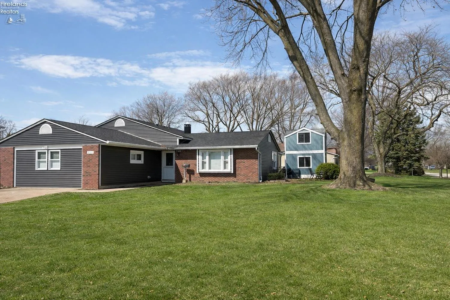 3117 E Bayview Ln photo 1