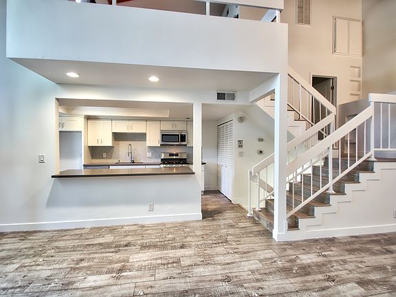 3rd image of 12806 Pacific Ave APT 4