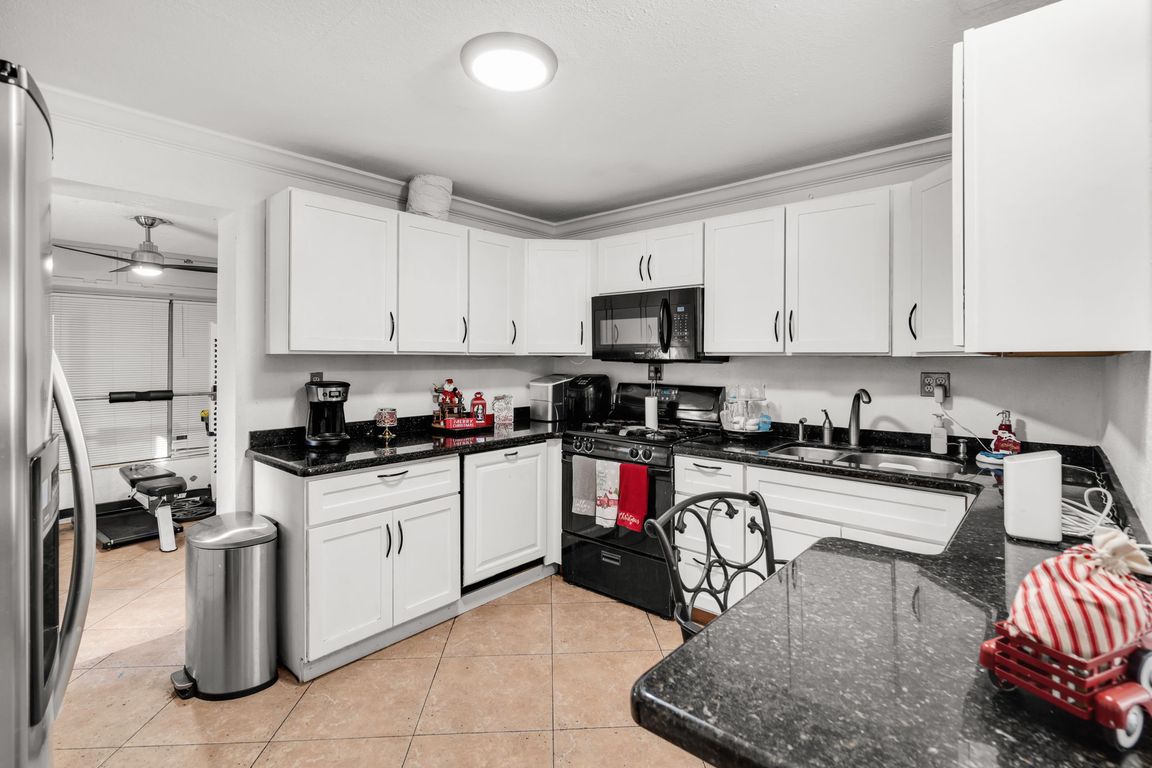 21-web-or-mls-6645RaleighSt-21