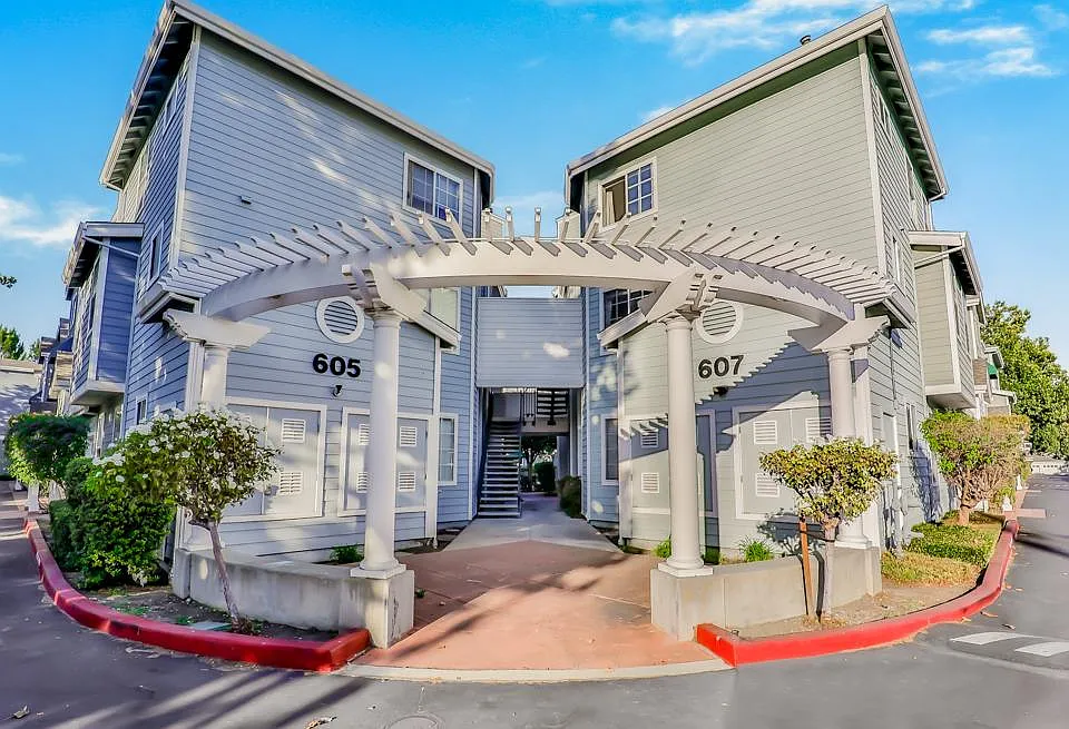 605 Arcadia Ter #203
