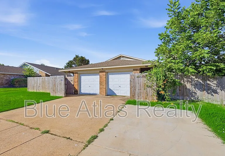 2747 Countryside Ln — Photo 1