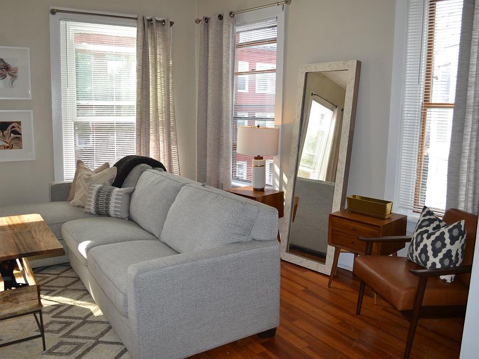 2nd image of 415 Hanover St #3A