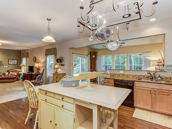5th image of 939 Pinkney Pl