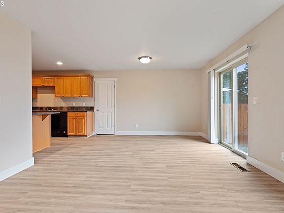 5th image of 6202 NE 70th Ct
