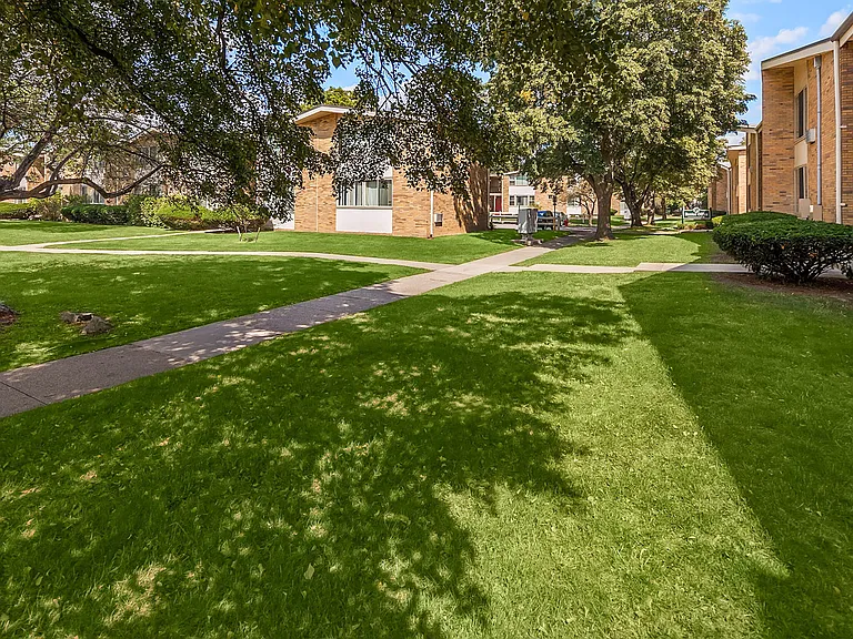 Oakwood Villa Apartments — Photo 8