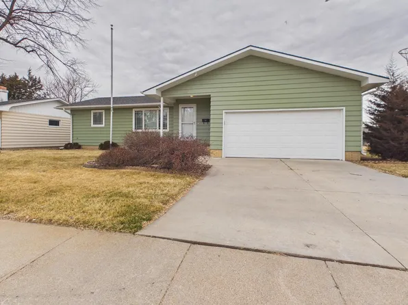 1313 Pamela Dr, Holdrege, NE 68949