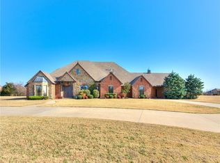 5500 Hidden Meadow Dr, Mustang, OK 73064