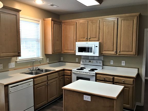 2nd image of 4 New Market Ct