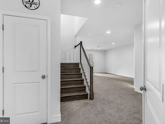 4th image of 23035 Sullivans Cove Sq