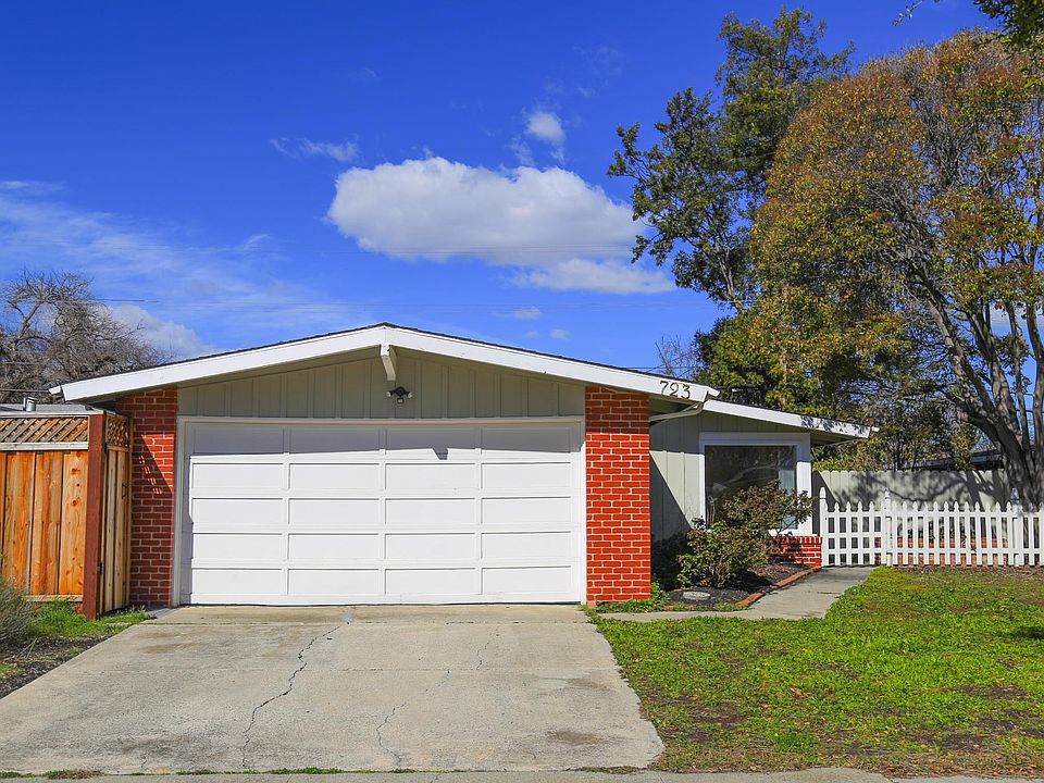 1st image of 723 Lakechime Dr