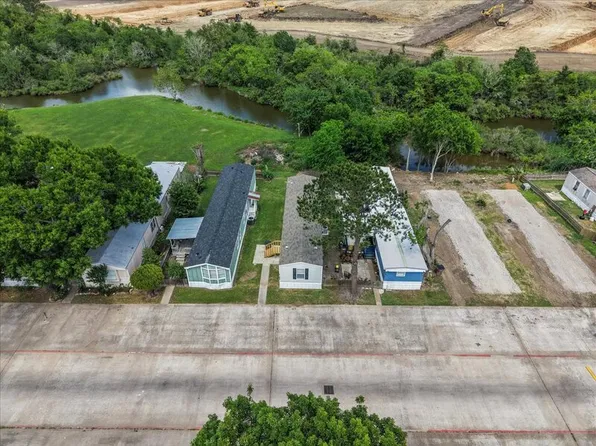 2609 Branding Iron Dr, Dickinson, TX 77539