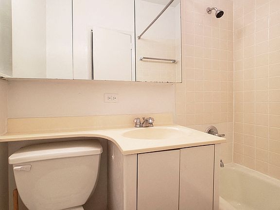 4th image of 316 E 82nd St APT 3RW