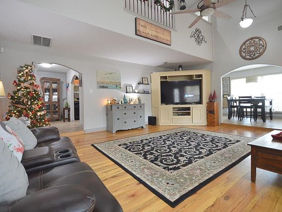 2nd image of 8118 Dorrcrest Ln