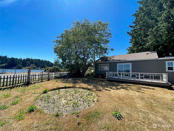 3rd image of 9973 & 9975 Manitou Beach Drive NE