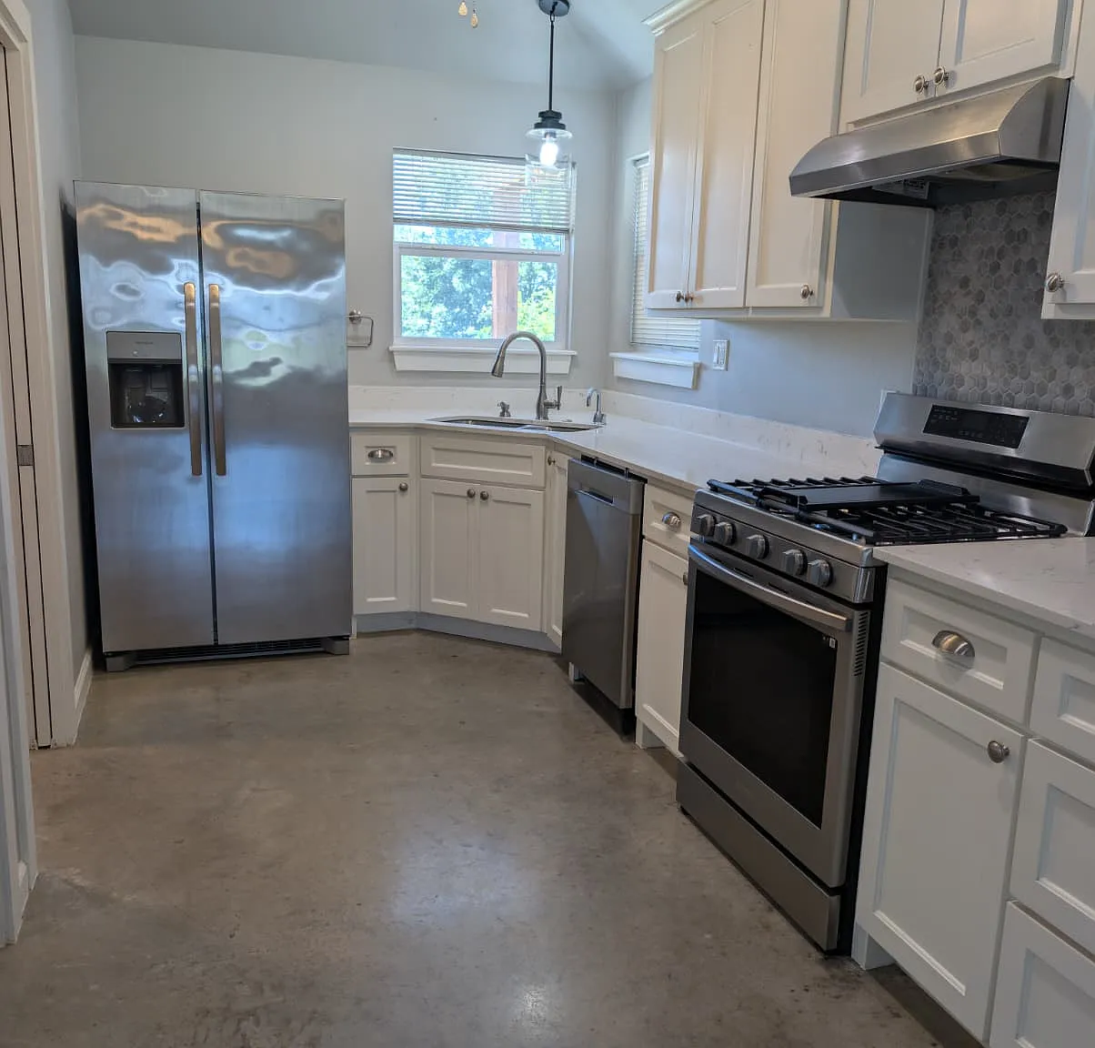 113 E Pecan St — Photo 4
