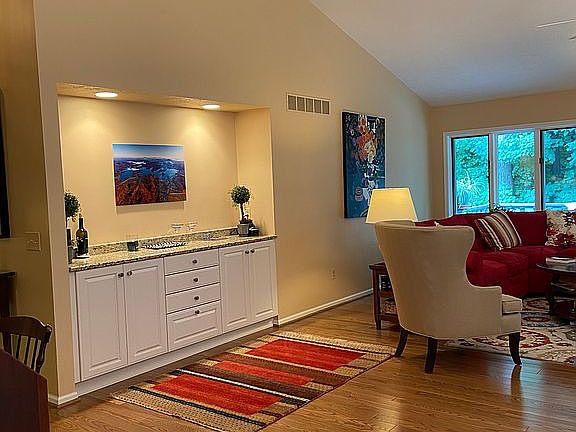 3rd image of 40 Woodbury Way