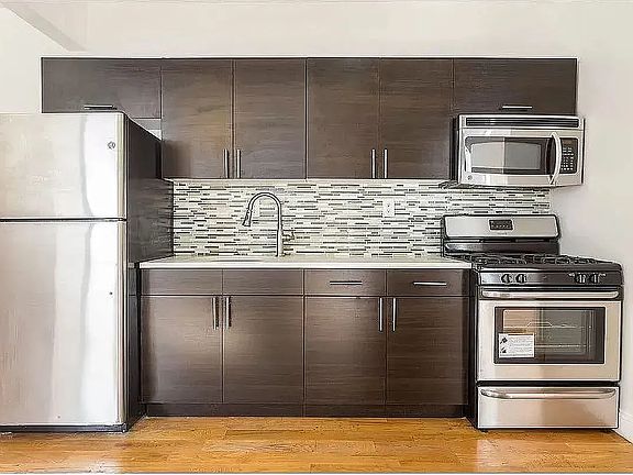4th image of 457 W 17th St #13