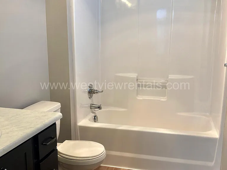 203 E Laurel St — Photo 209