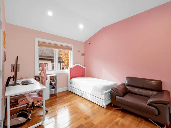 807 Edgewood Lane image 22 of 37