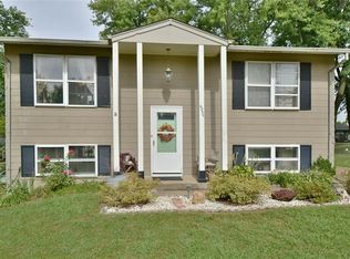 4935 Spring Forest Ln, Hazelwood, MO 63042