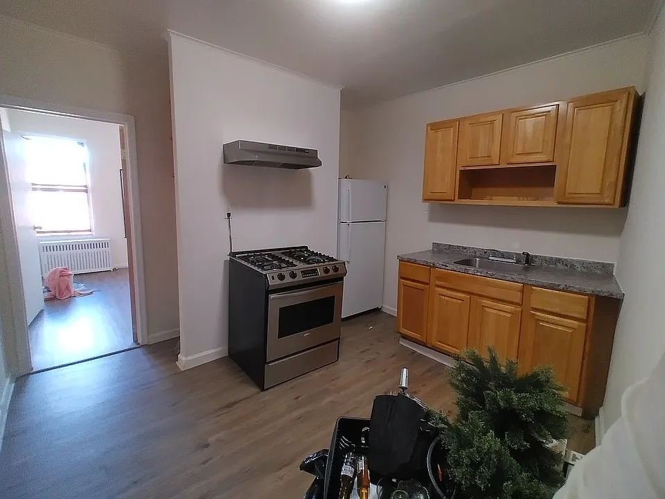 142 School St #3N