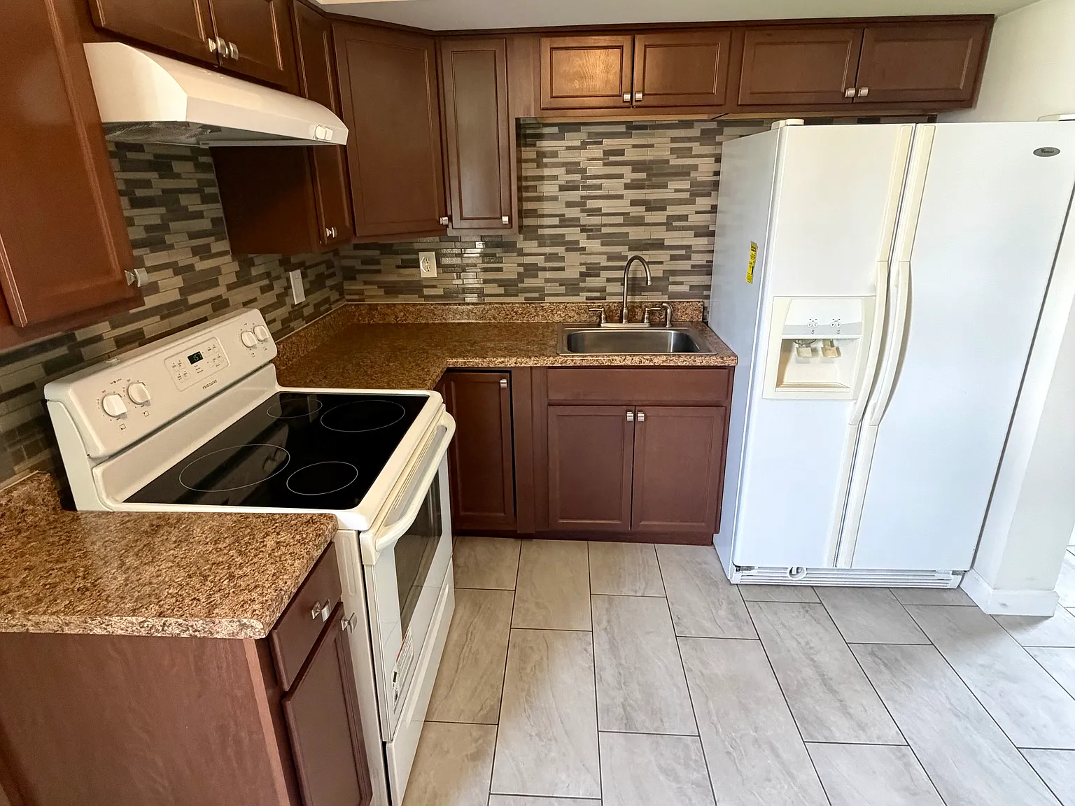 2 bed, 1.5 bath, 1000 sqft, $1,650 — Photo 2