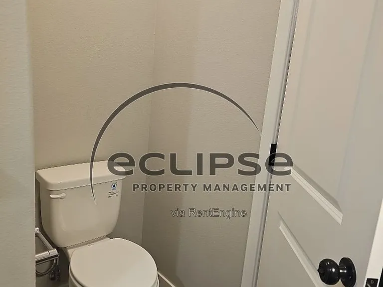 529 Washington Ave — Photo 8