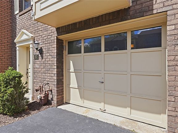 5th image of 670 Woodcrest Dr