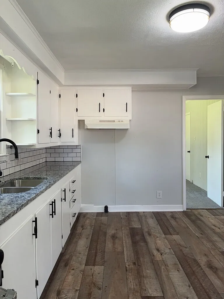 3 bed, 1.0 bath, 1050 sqft, $1,450 — Photo 4