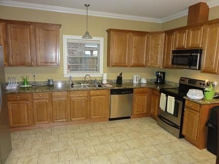 3rd image of 275 Inglewood Way