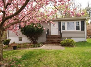20 Holiday Dr, Hopatcong, NJ 07843