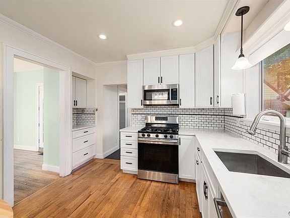 5th image of 141 Fern Ave