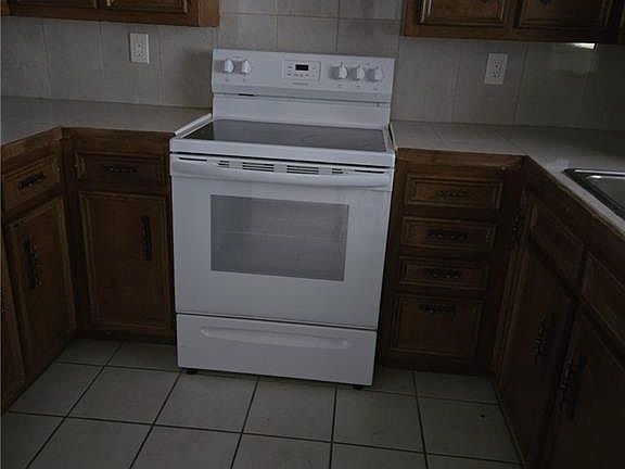 5th image of 409 N Rose Ellen Cir #4