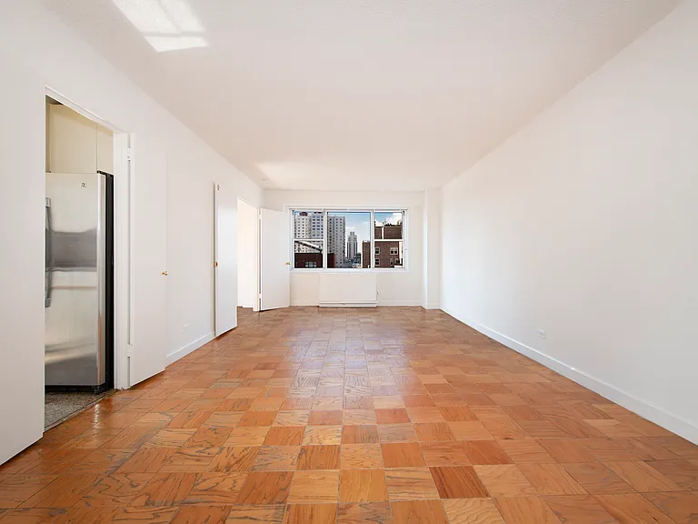 1520 York Ave #18B — Photo 3
