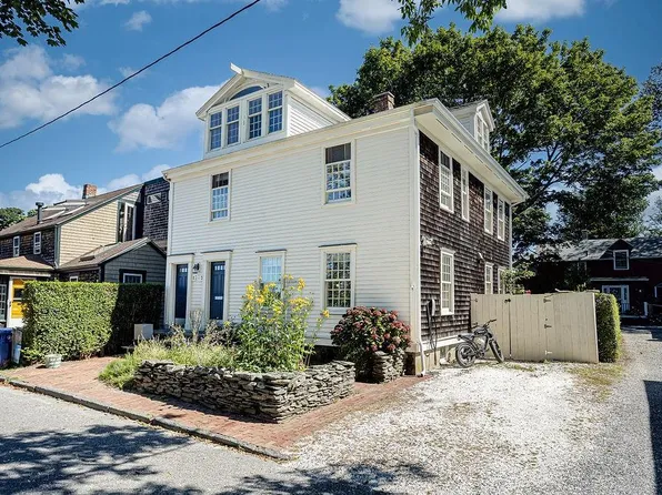 3 Vicksburg Pl, Newport, RI 02840