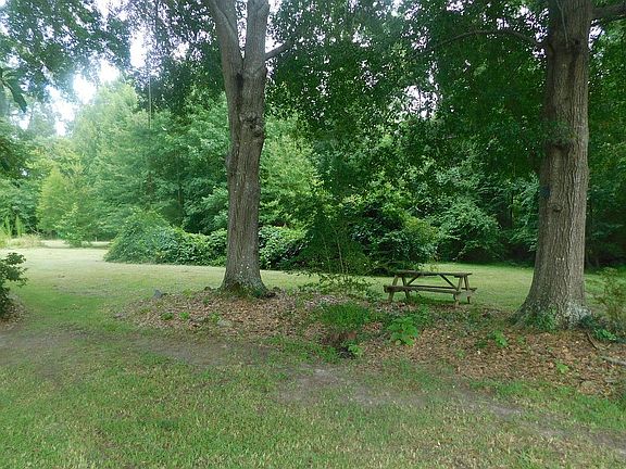 3rd image of 120 Circle Ct