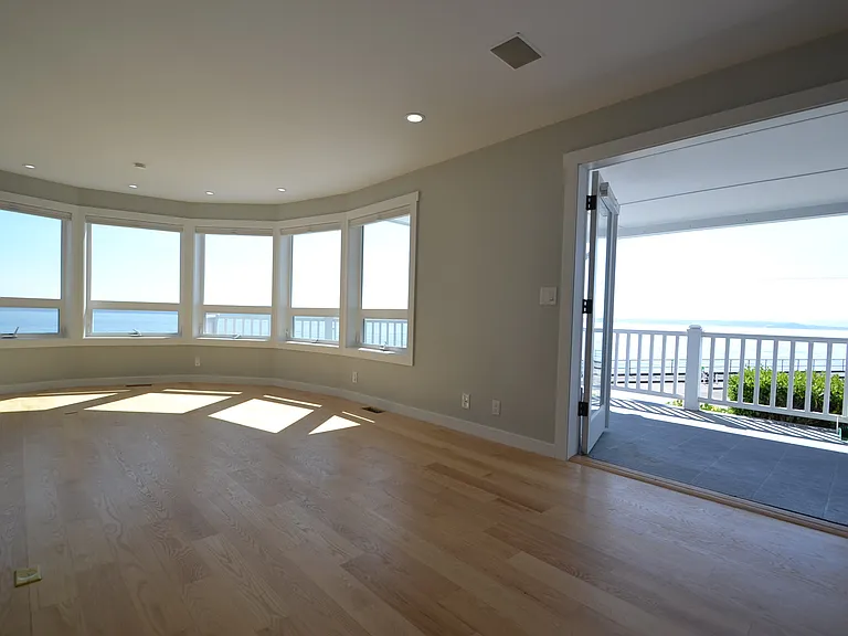 3504 Beach Dr SW — Photo 8
