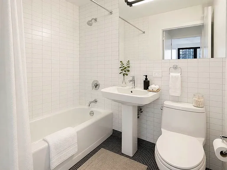 222 E 39th St #25G — Photo 5