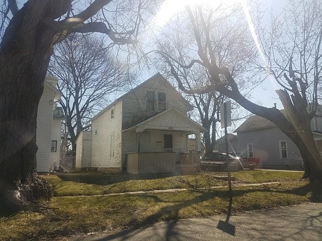 2nd image of 464 Cherry St